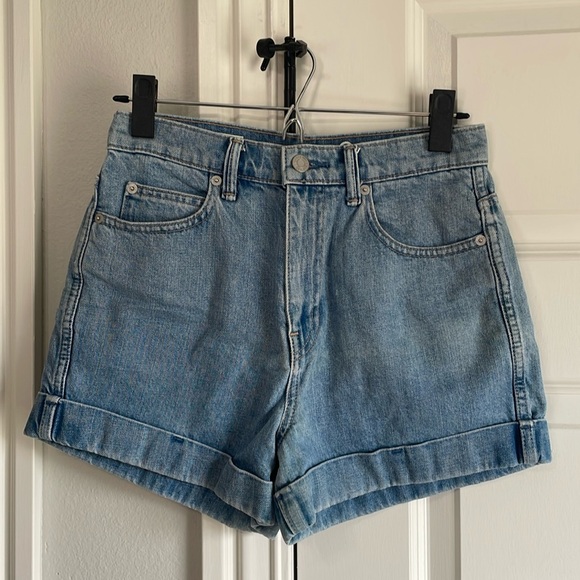 Gap High Waisted Light Wash Mom Jean Denim shorts - Picture 1 of 6